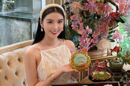 Ngọc Loan 'The Face' dựng gánh bánh canh tại biệt thự view Landmark 81, hé lộ góc sống đắt giá