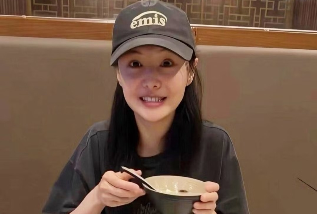 Trịnh Sảng hiếm hoi lộ diện sau 5 năm vắng bóng, TikTok vượt 1 triệu người theo dõi插图2 Trịnh Sảng hiếm hoi lộ diện sau 5 năm vắng bóng, TikTok vượt 1 triệu người theo dõi插图2