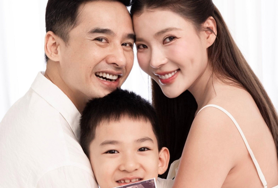 Thúy Diễm sinh con thứ hai, xúc động chia sẻ niềm vui khi gia đình đủ 4 thành viên