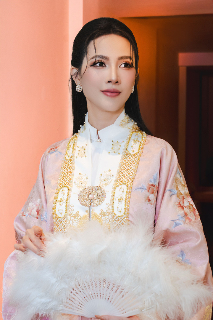 Phan Thị Mơ từng đăng quang Hoa hậu Đại sứ Du lịch Thế giới 2018.