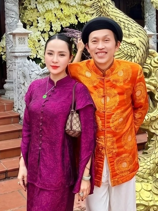 nhin-lai-cuoc-song-va-su-nghiep-day-bien-dong-cua-nhung-nguoi-con-nuoi-nghe-si-hoai-linh-9-1791787495.jpg