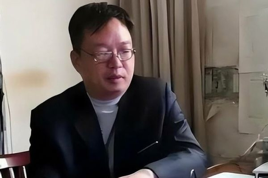 Nam sinh 17 tuổi là thủ khoa khối Tự nhiên ĐH danh giá, về quê làm bảo vệ, chưa bao giờ tham gia họp lớp