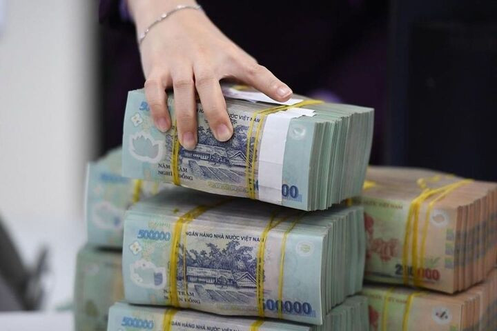 Nữ kế toán bị cáo buộc đã giúp sức cho Nguyễn Mạnh Linh vận chuyển trái phép tiền tệ qua biên giới với tổng số tiền hơn 697 tỷ đồng. (Ảnh minh hoạ)