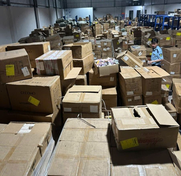 Phát hiện hơn 233.000 sản phẩm mỹ phẩm trôi nổi, trị giá hơn 10 tỷ đồng