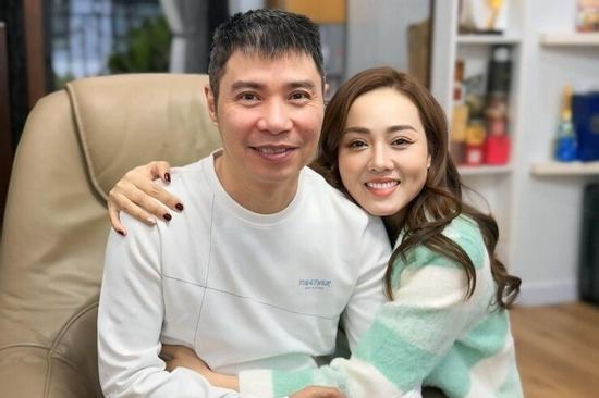 Thu nhập bất ngờ của vợ NSND Công Lý