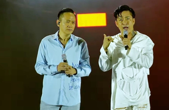 Hát một mình cô đơn, Duy Mạnh gửi lời nhắn khi Tuấn Hưng sang Mỹ: 'Tại sao yêu nhau không ở lại?'