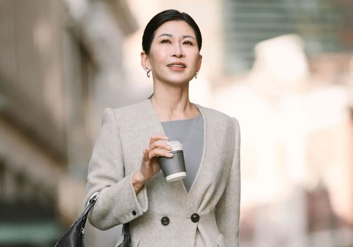 Bị sa thải ở tuổi 57, Ngô Mỹ Quân đã chuyển hướng làm người sáng tạo nội dung với tên gọi “Chị Olga”, chỉ trong vòng hai năm đã nâng lượng người theo dõi từ 100.000 lên hơn 3 triệu. (Ảnh: SN)