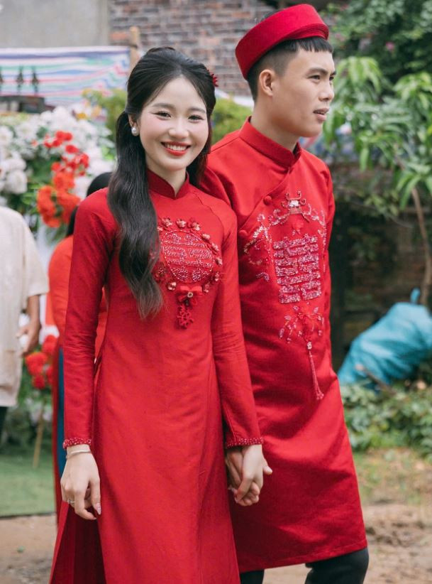 Đám cưới đặc biệt: Chú rể rước dâu chỉ mất 30 giây, khách đi ăn cưới nhầm rạp - Ảnh 3.