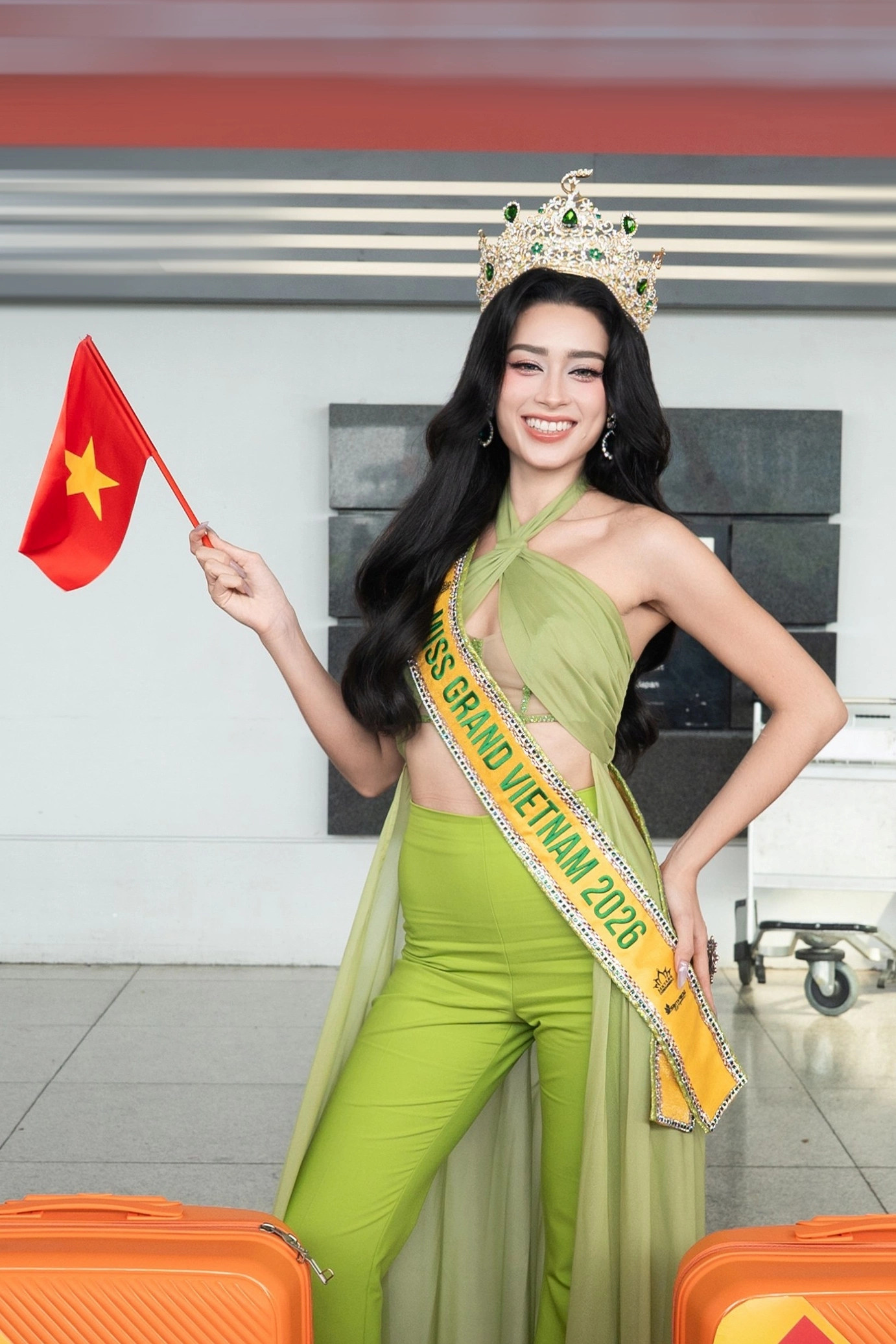 Emoura Phạm: Tôi muốn chiến thắng Miss Grand International - Báo VnExpress  Giải trí
