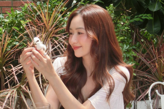 Nhan sắc 'nàng thơ' xứ Huế từng ở nhà thuê, làm nhân viên bất động sản, nay là Á hậu nổi tiếng
