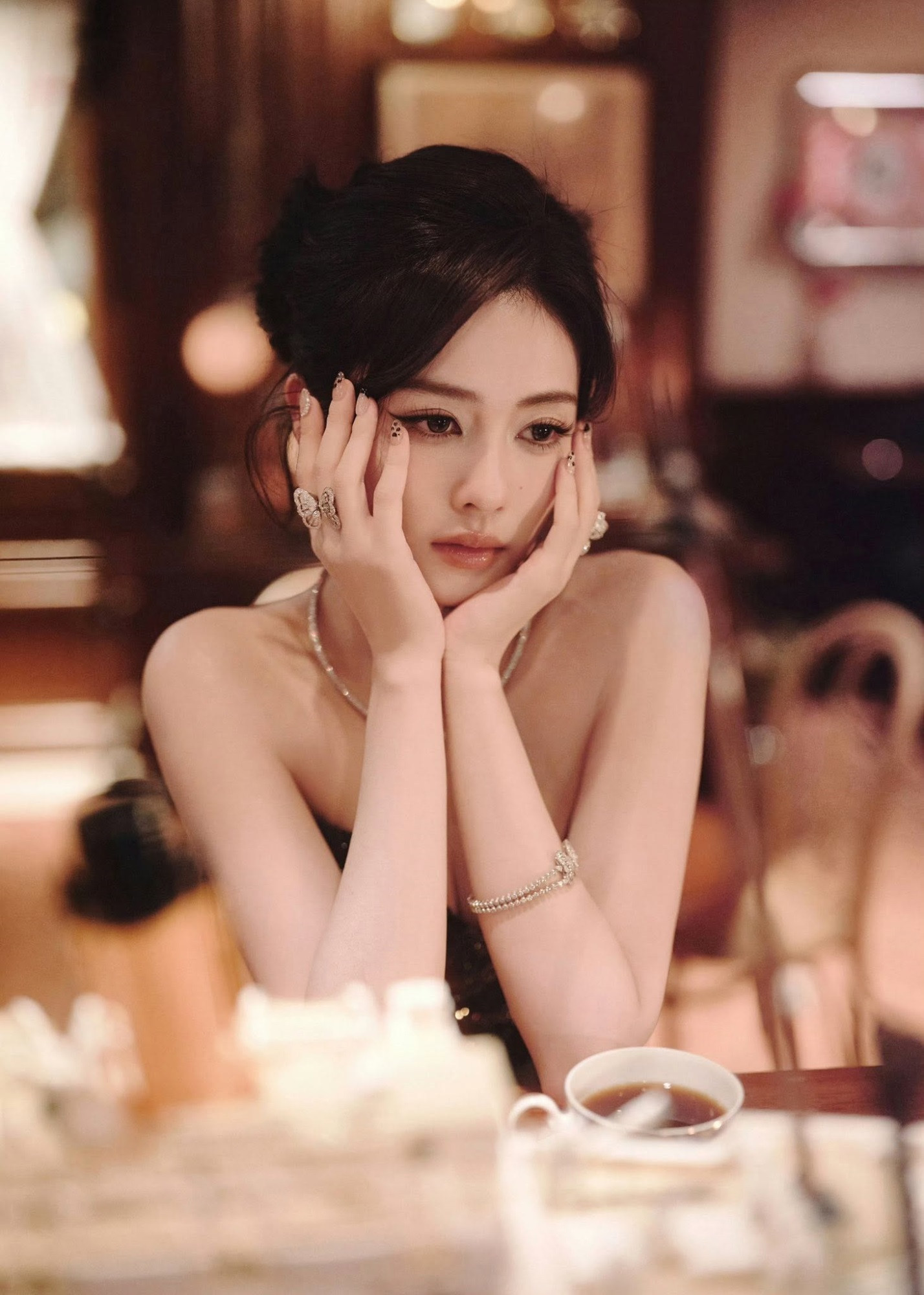 Từ hot girl mạng đến nữ chính đình đám, Triệu Lộ Tư và Bạch Lộc có gì giống nhau? - Ảnh 1