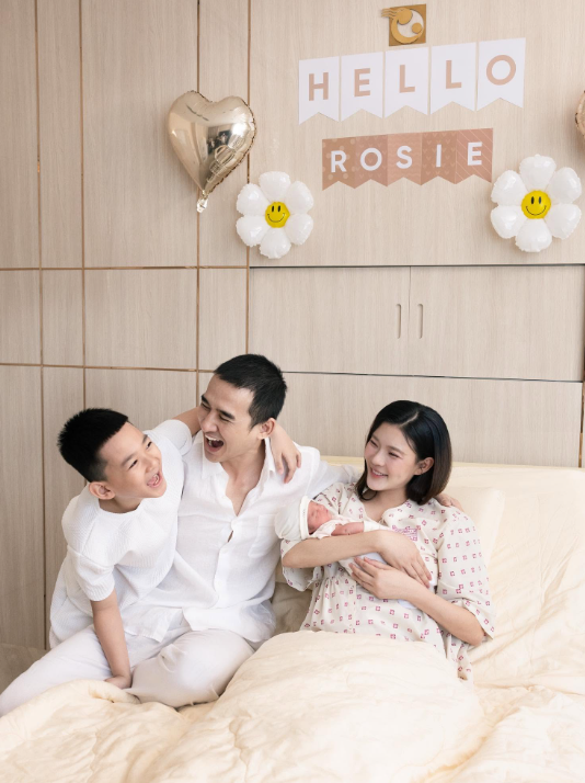 Lương Thế Thành và Thúy Diễm lần đầu hé lộ diện mạo con gái út, dân mạng xuýt xoa vì quá đáng yêu - Ảnh 2