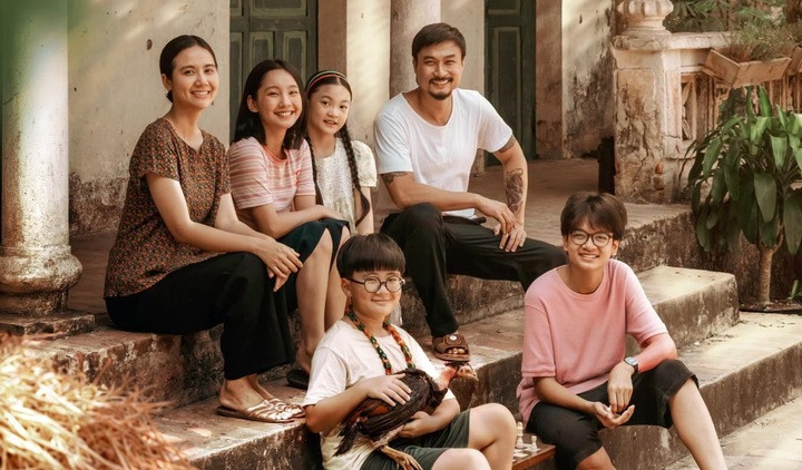 “Căn nhà không mái che” là phim truyền hình đang thu hút nhiều khán giả. Phim đánh dấu sự trở lại của Thu Hà Ceri sau 2 năm vắng bóng.