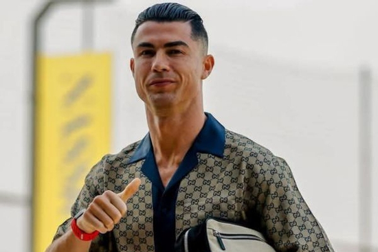 Ronaldo dùng điện thoại gì?