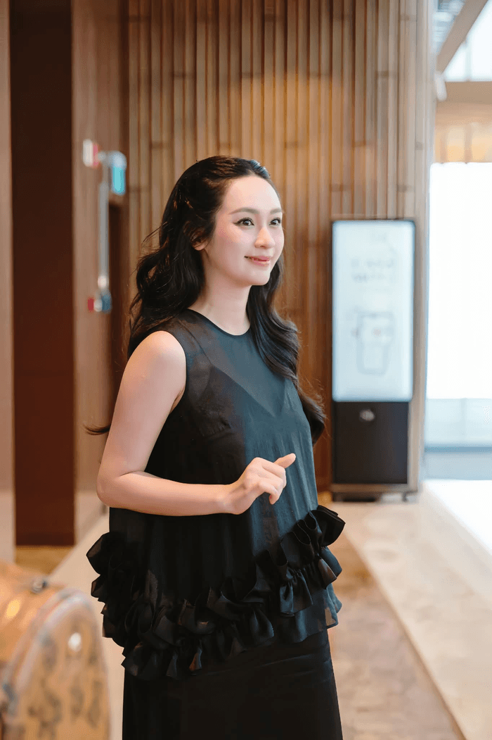 Nhan sắc ngày một thăng hạng của Vũ Thúy Quỳnh dù đang trong thai kỳ.