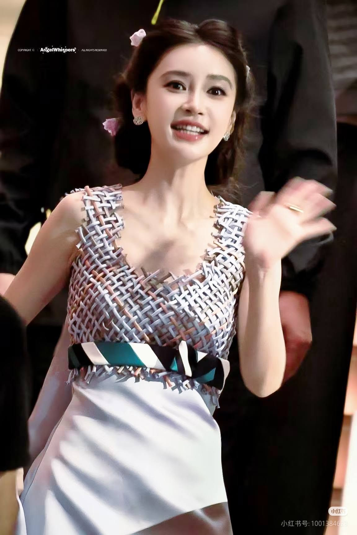 Angelababy bật khóc vì bị chê già, tiết lộ áp lực khi ngoại hình bị soi xét - Ảnh 2