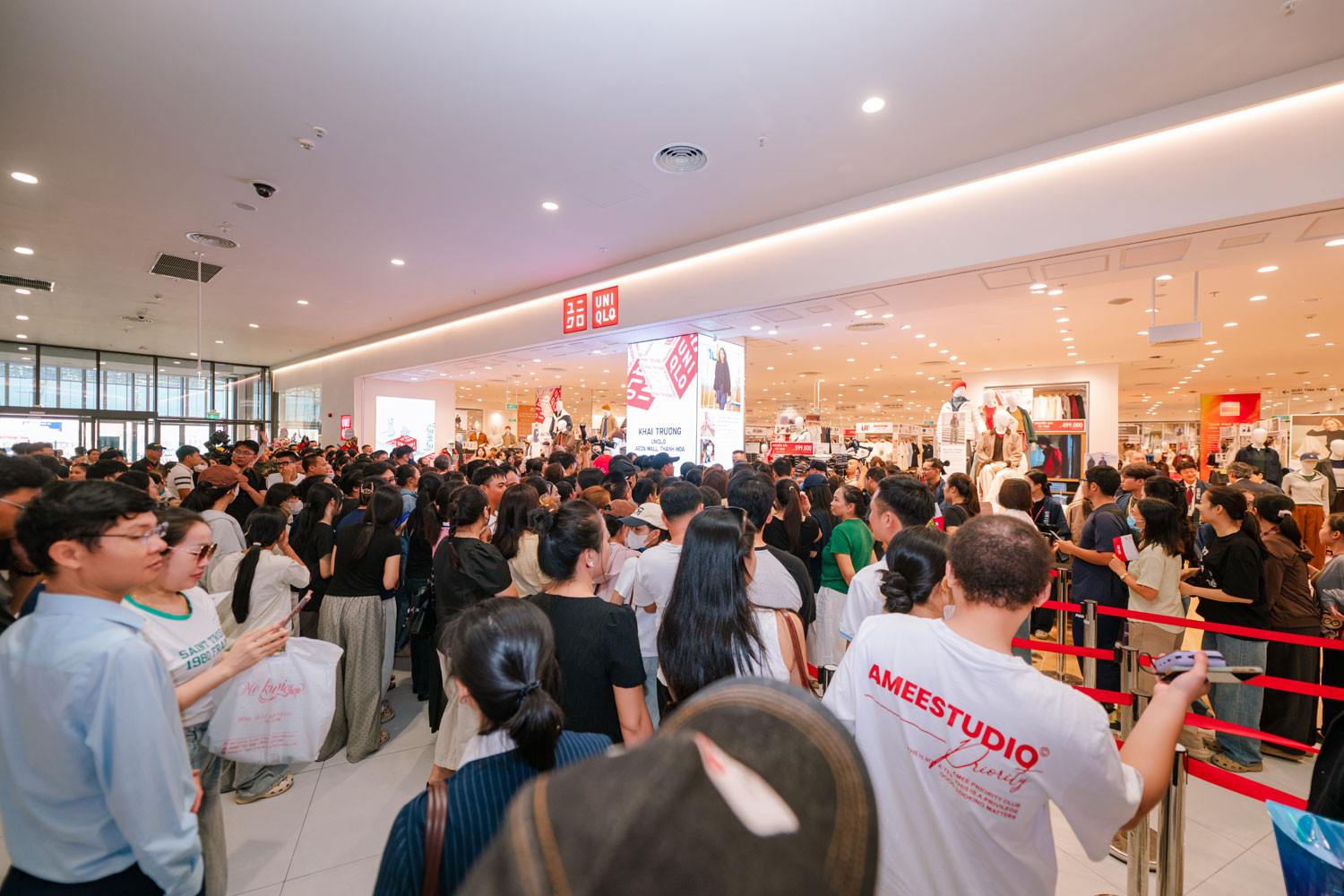 UNIQLO mở rộng hệ thống bán lẻ tại Bắc Trung Bộ với cửa hàng đầu tiên ở Thanh Hóa插图 Không khí náo nhi t t i khu.jpg