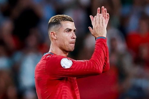 Đã có án phạt chính thức cho Ronaldo