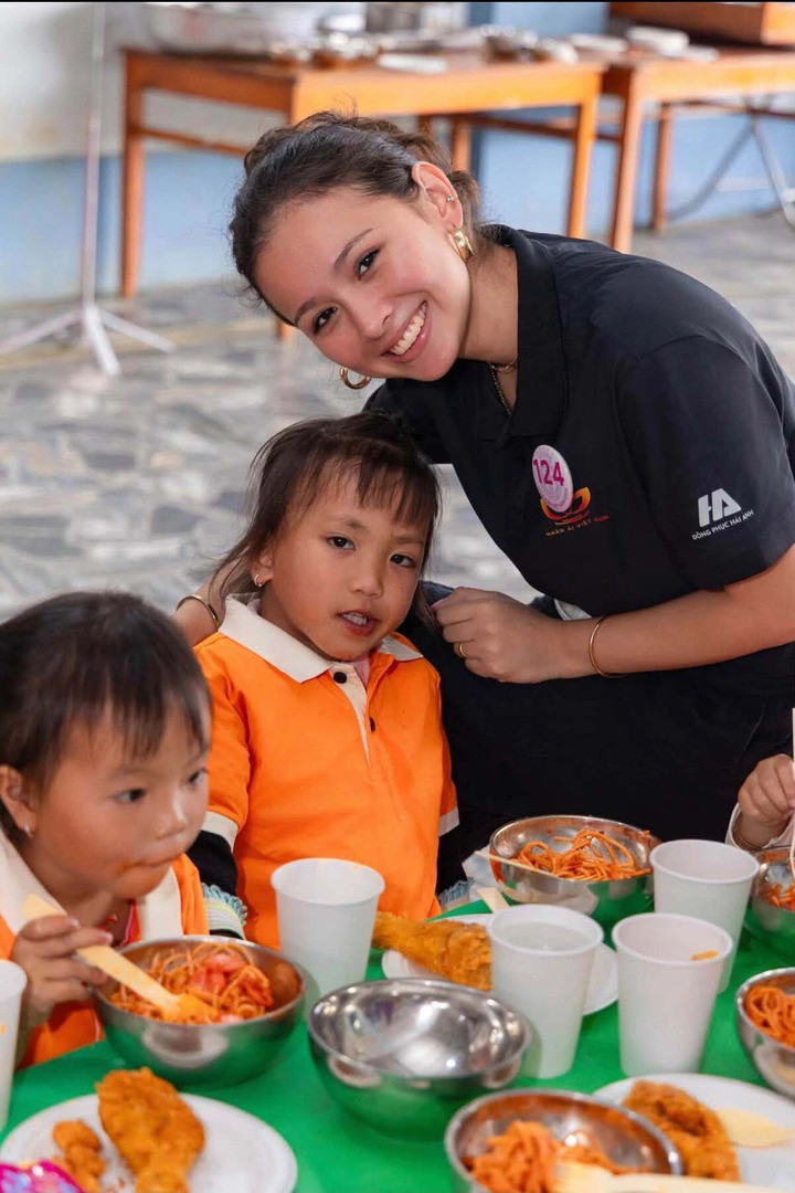 Trước khi tham gia Hoa hậu Việt Nam 2026, Lisa từng dự thi Miss Cosmo TP HCM vào tháng 6 và lọt top 10. Đêm chung kết Hoa hậu Việt Nam 2026 dự kiến diễn ra tối 7/11 tại sân khấu ngoài trời ở Đồ Sơn, Hải Phòng. Lisa sẽ tiếp tục cạnh tranh cùng các thí sinh khác để chinh phục vương miện.