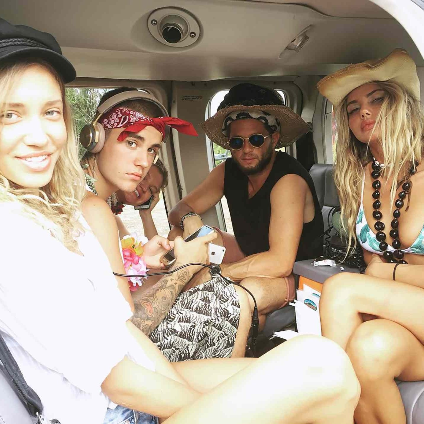 https://static-images.vnncdn.net/vps_images_publish/000001/000003/2026/10/20/sahara-ray-justin-bieber-101926-18f2c67557914473a8534aff36b94c46-499.jpg