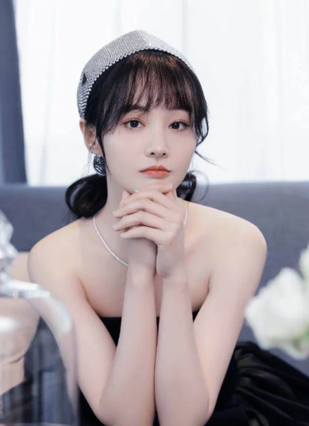 Trịnh Sảng hiếm hoi lộ diện sau 5 năm vắng bóng, TikTok vượt 1 triệu người theo dõi插图1 Trịnh Sảng gây chú ý sau 5 năm vắng bóng, TikTok vượt 1 triệu người theo dõi - Ảnh 2