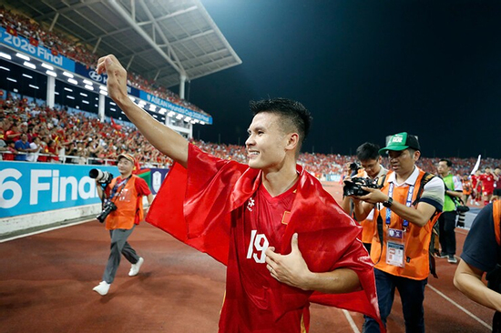 AFC vinh danh Quang Hải & tương lai nào cho người hùng Thường Châu ở ĐT Việt Nam?