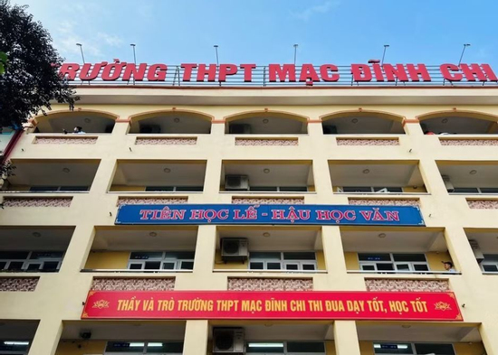 Nam sinh đánh cô giáo trên bục giảng: Nhà trường báo cáo gì?