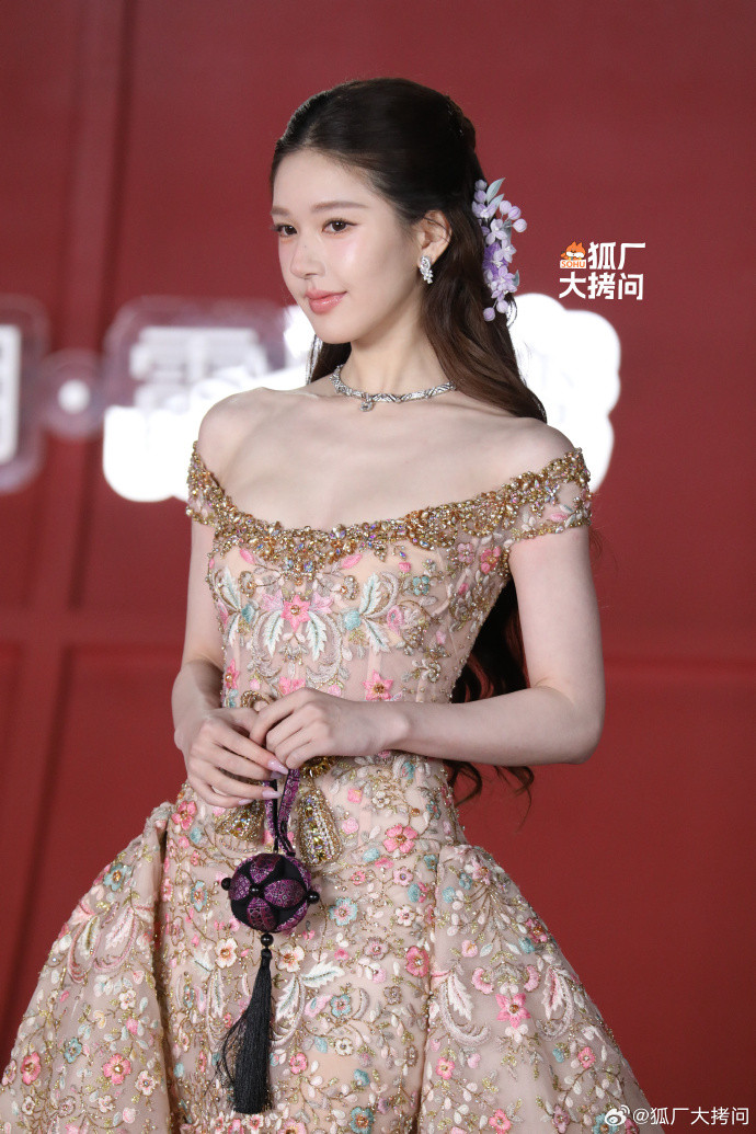 0077ahqlly1iia6mf2002j323v35snpf