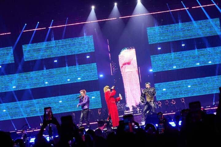Những bản hit như “Fantastic Baby”, “Bang Bang Bang” và “Haru Haru” được khán giả chờ đợi trong concert của BIGBANG tại Hà Nội.
