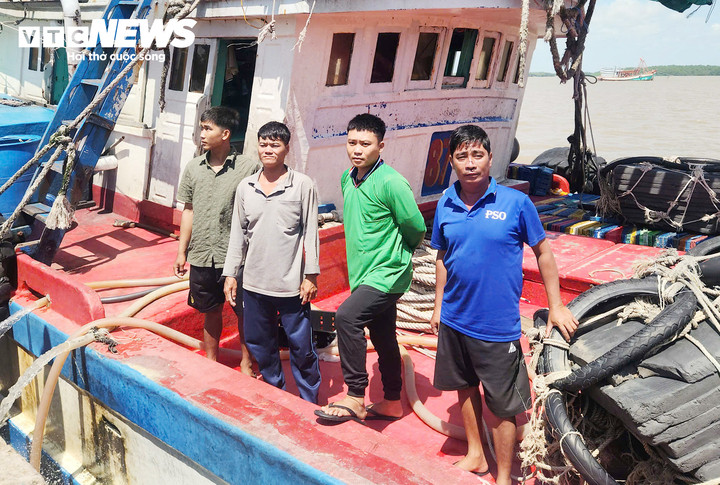 4 thuyền viên quê Mũi Né về đến cửa biển Trần Đề, TP Cần Thơ.