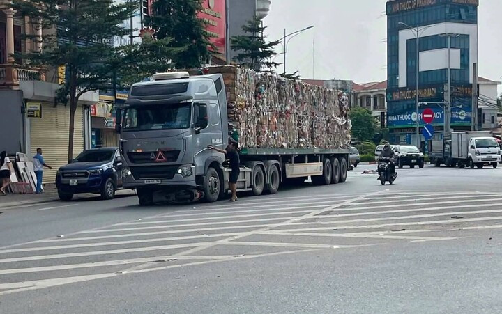 Hiện trường vụ TNGT khiến 2 mẹ con thương vong.
