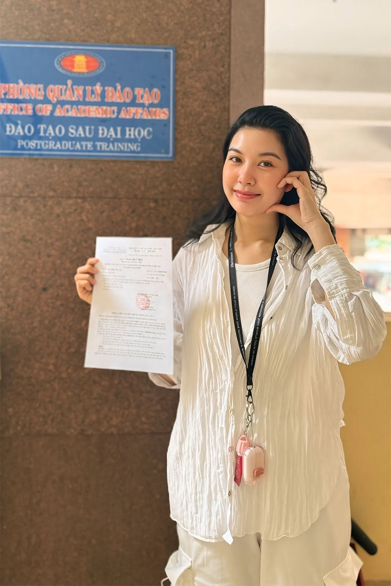 01 Thuy Vana.jpg