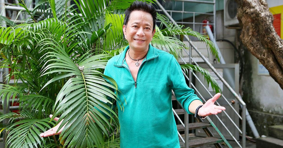 Nam danh hài nổi tiếng từng mang 300 cây vàng đi mua siêu xe, cuộc sống tuổi 71 gây bất ngờ插图1 Nam danh hài nổi tiếng từng mang 300 cây vàng đi mua siêu xe, cuộc sống tuổi 71 gây bất ngờ- Ảnh 2.