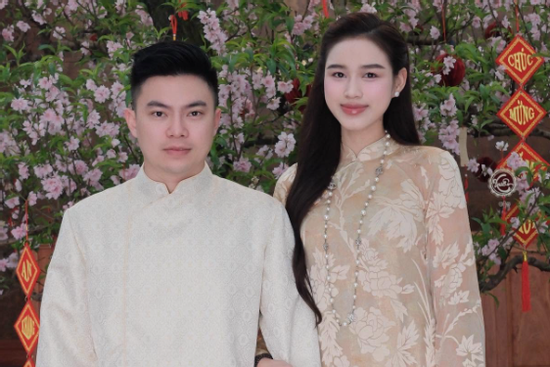 Một năm về chung nhà của Đỗ Thị Hà và thiếu gia Sơn Hải: Chồng kín tiếng nay thường xuyên xuất hiện bên vợ