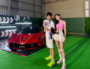 Lâm Chí Dĩnh tổ chức sinh nhật bên siêu xe Ferrari hơn 6 triệu USD