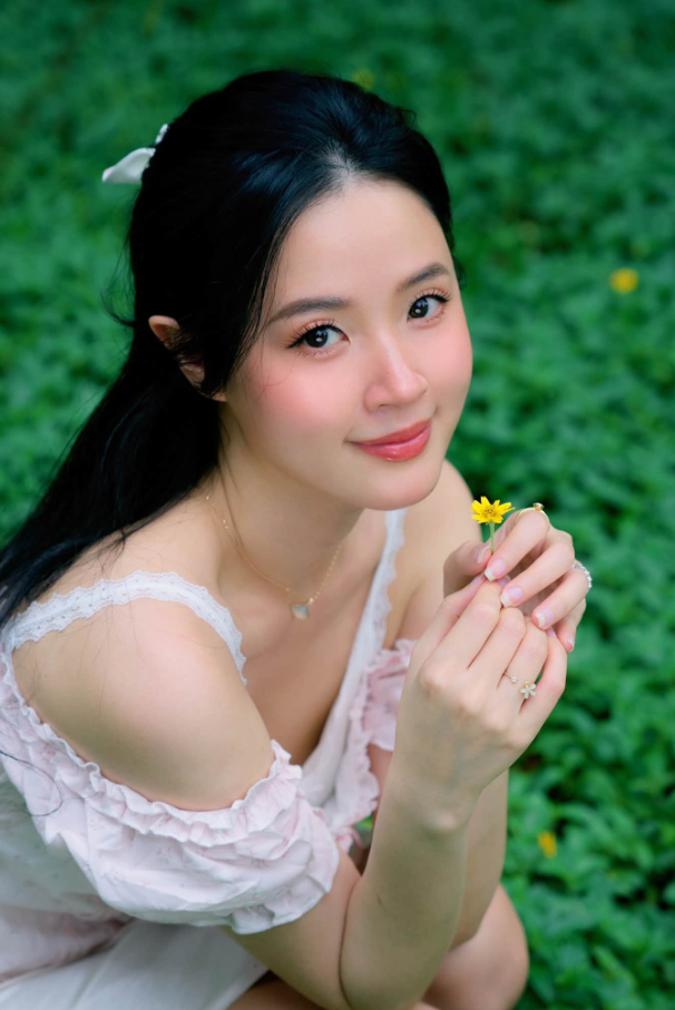 Mỹ nhân từng là hot girl đình đám, nay làm giảng viên, lấy chồng thiếu gia: Tuổi 37 vẫn trẻ đẹp như nàng thơ插图3 midu-4-1793259541.png
