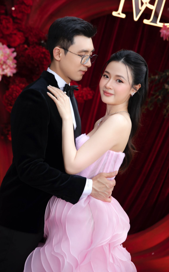 Mỹ nhân từng là hot girl đình đám, nay làm giảng viên, lấy chồng thiếu gia: Tuổi 37 vẫn trẻ đẹp như nàng thơ插图6 midu-7-1793259541.png