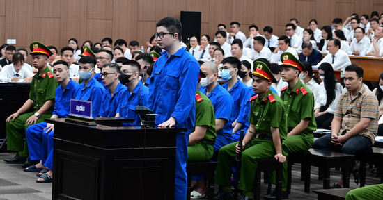 Bố Mr Pips khai lý do đưa 100.000 USD cho cựu cán bộ công an