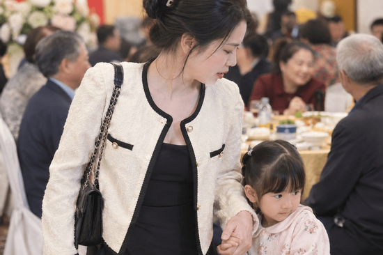 Dắt con đi đám giỗ, mẹ Hà Nội kể chuyện con bị mắng 'hỗn': Nguyên nhân gây tranh cãi