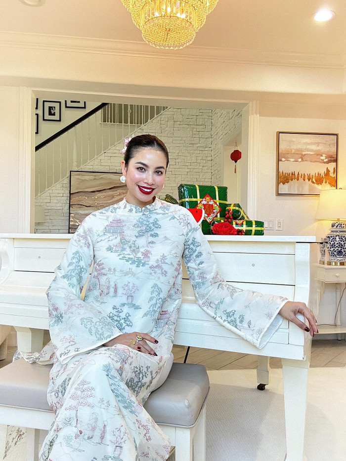 Phạm Hương hiện có cuộc sống ổn định tại Mỹ bên chồng và con.