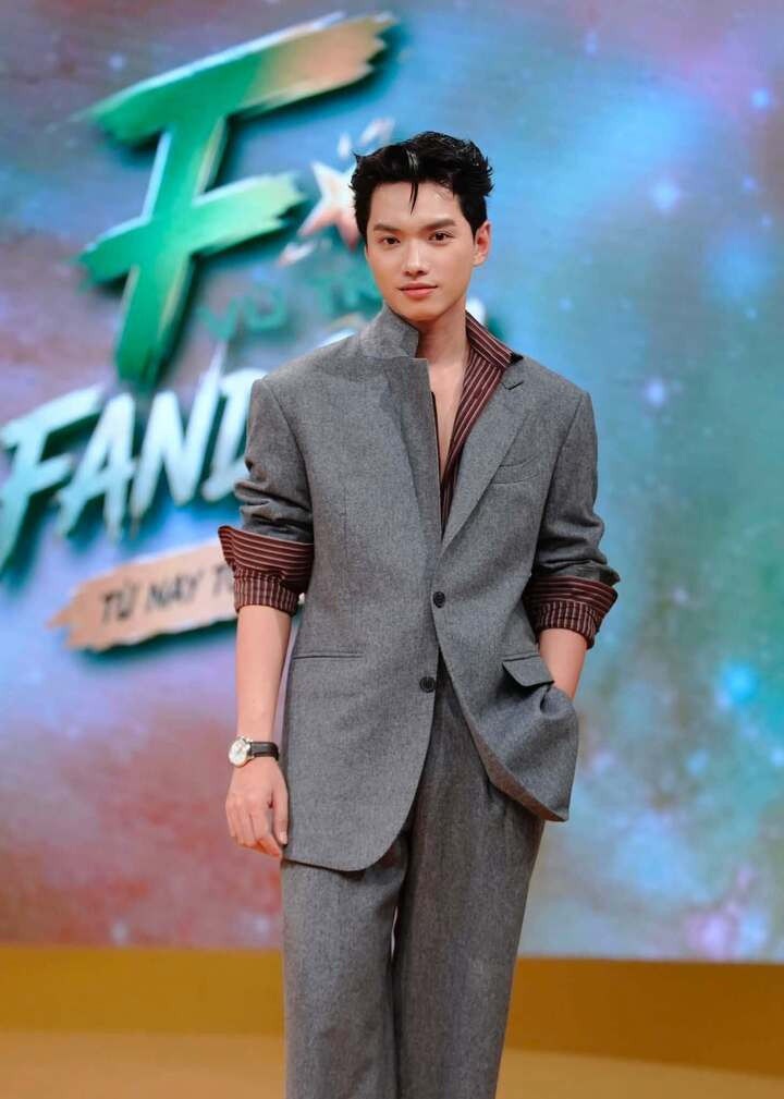 Từ chàng trai từng mơ trở thành thí sinh Olympia, Châu Khang nay có cơ hội đồng hành cùng chương trình trong vai trò người dẫn điểm cầu.