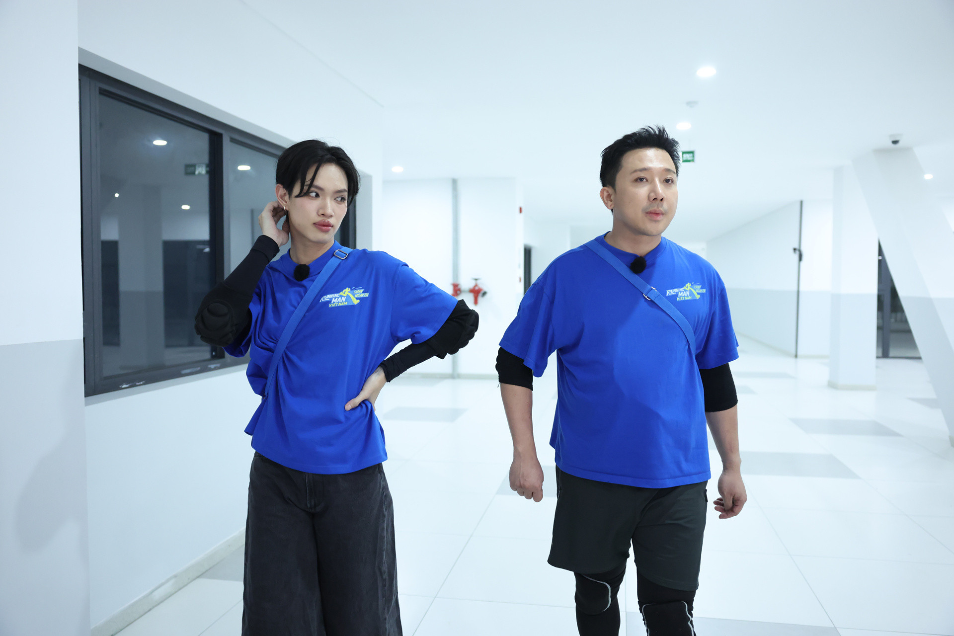 Quân A.P và bạn gái làm đám cưới trên truyền hình, Trấn Thành và Anh Tú rơi nước mắt插图4 Xé Bảng Tên (8).jpg