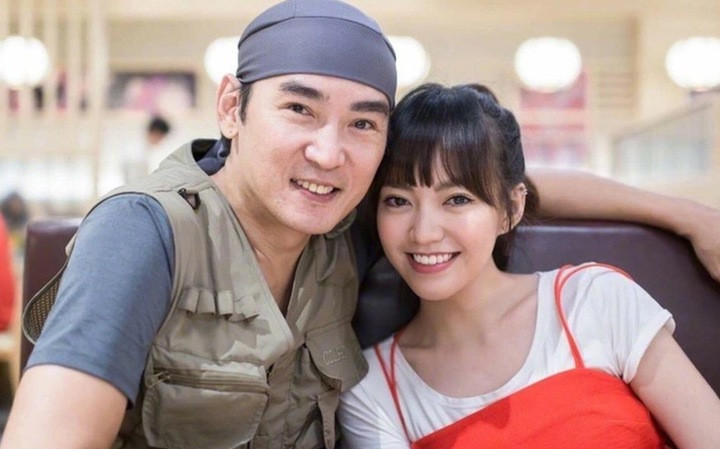 Tiêu Ân Tuấn và con gái.