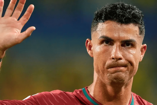 Cú 'like' gây tranh cãi của Ronaldo