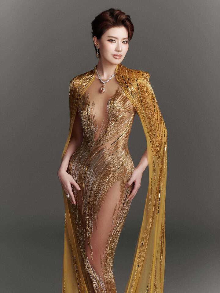 Tại Miss Universe Vietnam 2026, Pháo xuất hiện nữ tính hơn, tự tin trình diễn và ghi dấu ấn với phong thái khác hình ảnh rapper quen thuộc.