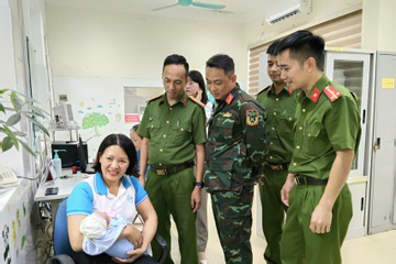 Bé trai 2 ngày tuổi bị bỏ rơi trong đêm ở TP Quảng Ninh
