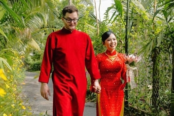 Chàng trai Mỹ 3 năm làm rể miền Tây, bất ngờ về một lần đi xe ôm