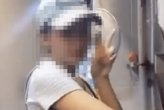 Clip nấu canh cá 'để khách ăn, nhân viên không ăn gây tranh cãi' trên MXH