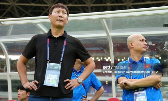 'Không ai bám đuổi tỷ số lại thay người như thế, nhưng HLV Kim Sang-sik còn ai nữa đâu!'