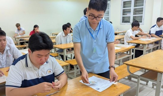 Siêu trường sau sáp nhập: Quản trị thế nào để không xa lớp học?